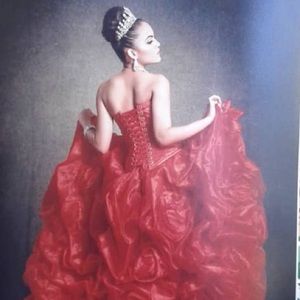 Meet your Posher, Flavia